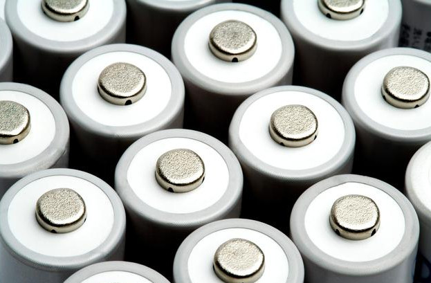 <b>高镍价抬升新能源车电池成本 特斯拉涨价宁德时代“硬</b>