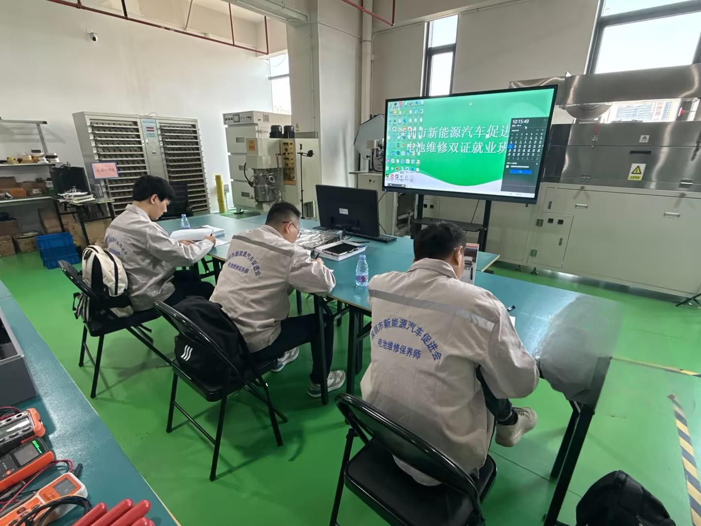 30�켯ѵ������Ȩ��֤�飬��һ�Żƽ���ҵ�볡ȯ