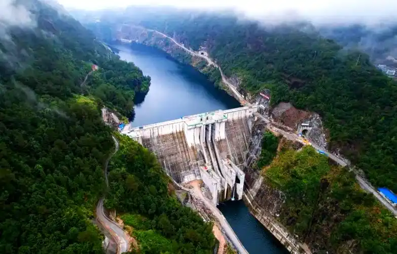 ȫ���ڽ������ʽ��ˮ���ܵ�վӭ˫ͻ��